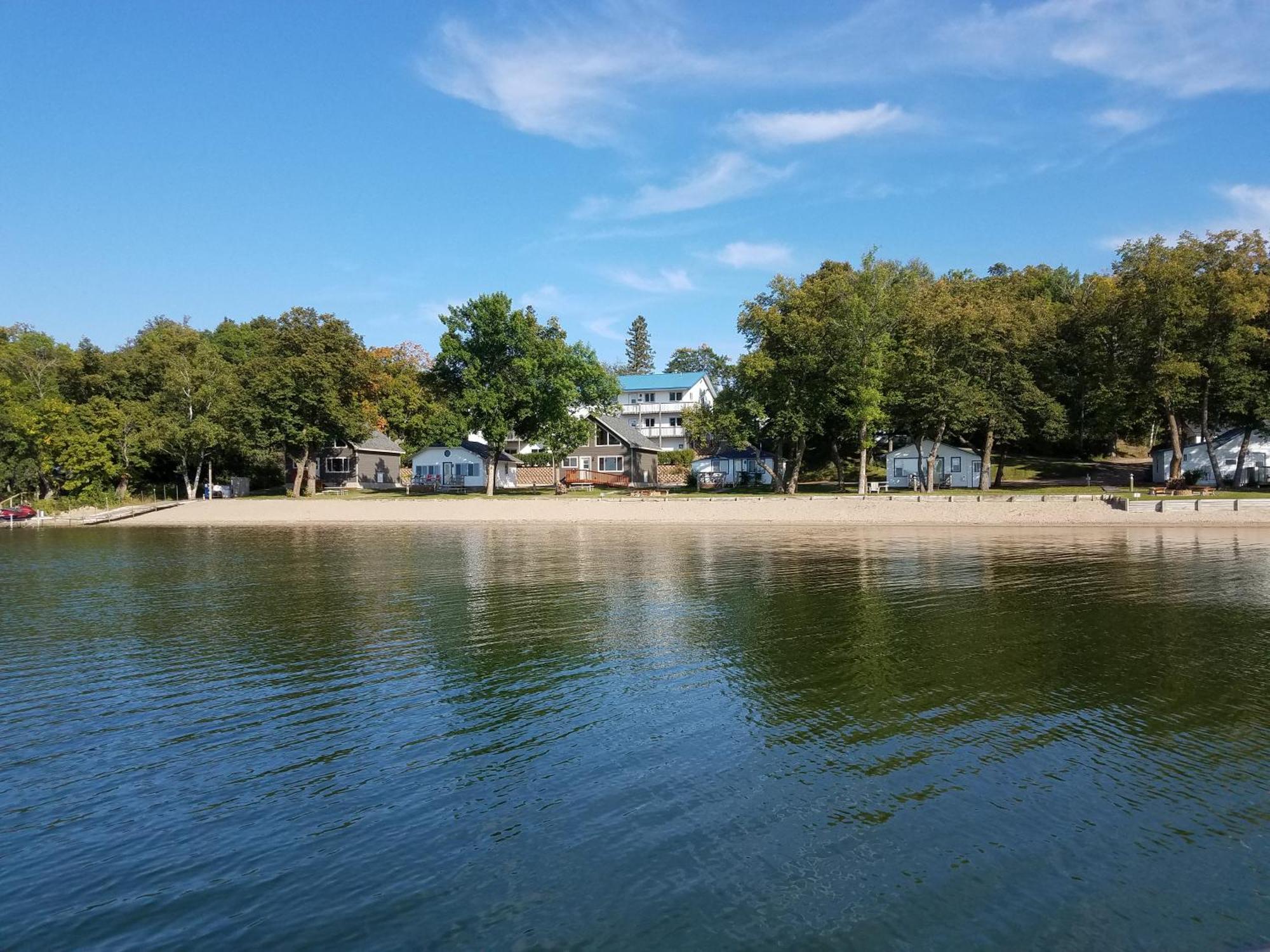 Viking Bay Resort And Lodge Miltona Exteriör bild