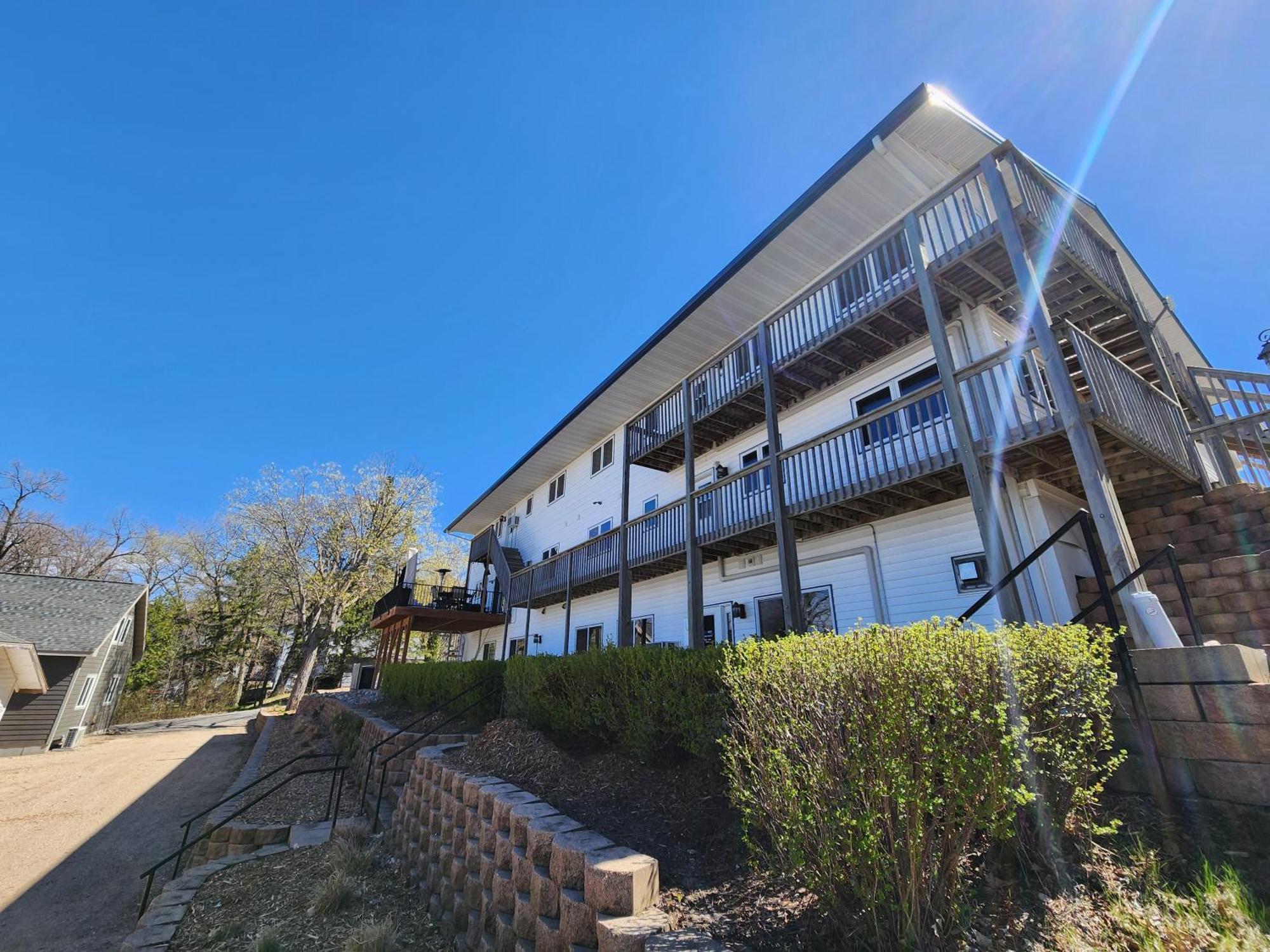 Viking Bay Resort And Lodge Miltona Exteriör bild